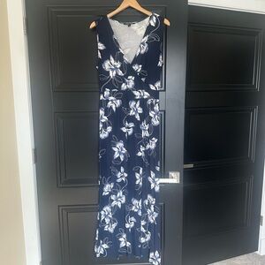 41 Hawthorn Navy and White Floral Maxi Dress